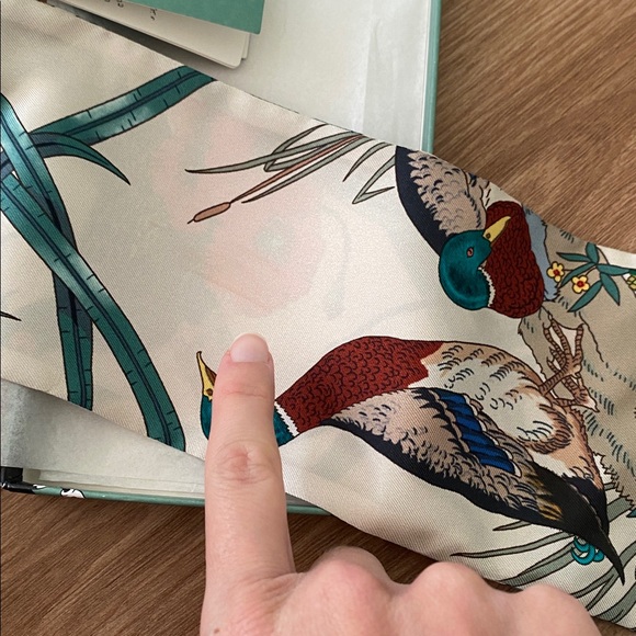 NIB NWT Gucci x Disney Mickey Mouse silk scarf. limited-edition Cruise 2020 - Picture 5 of 7